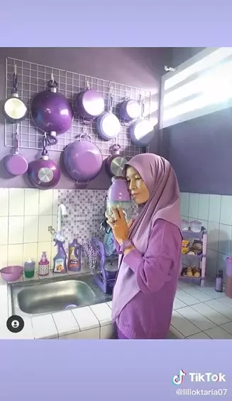 penampakan dapur serba ungu © 2021 TikTok