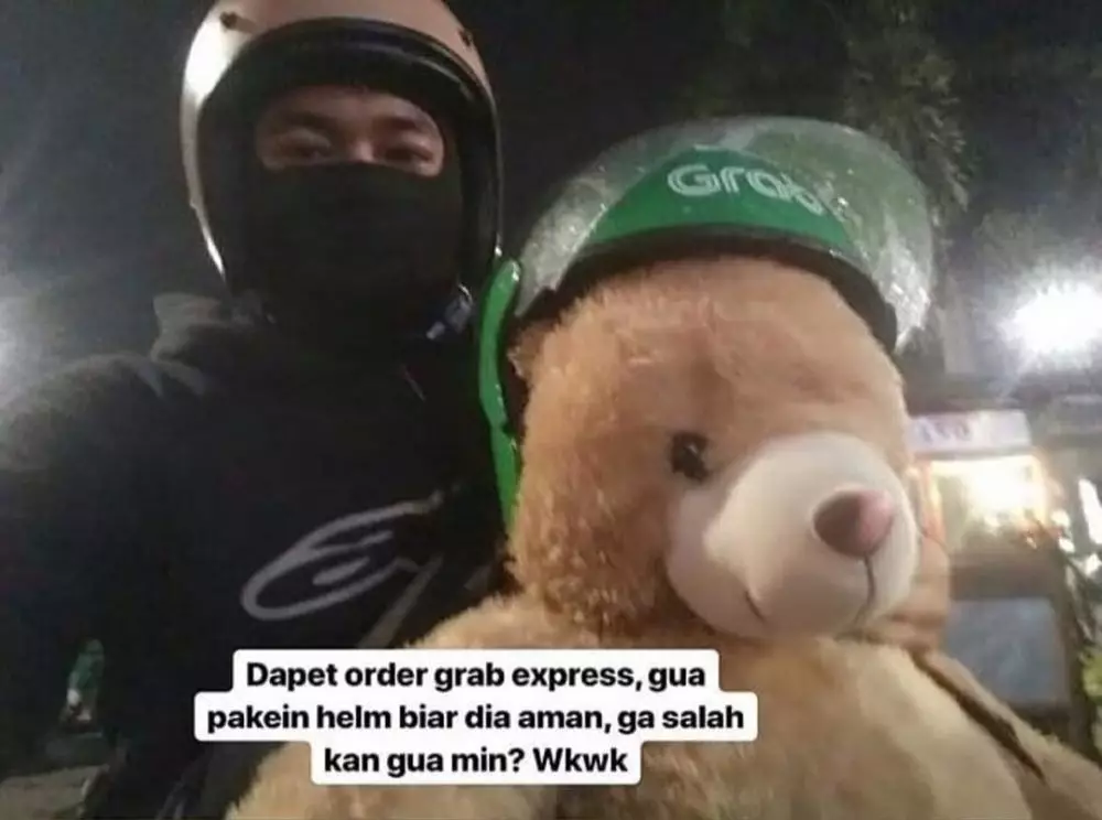 driver ojek online bawa orderan boneka © 2021 instagram.com driver ojek online bawa orderan boneka © 2021 instagram.com