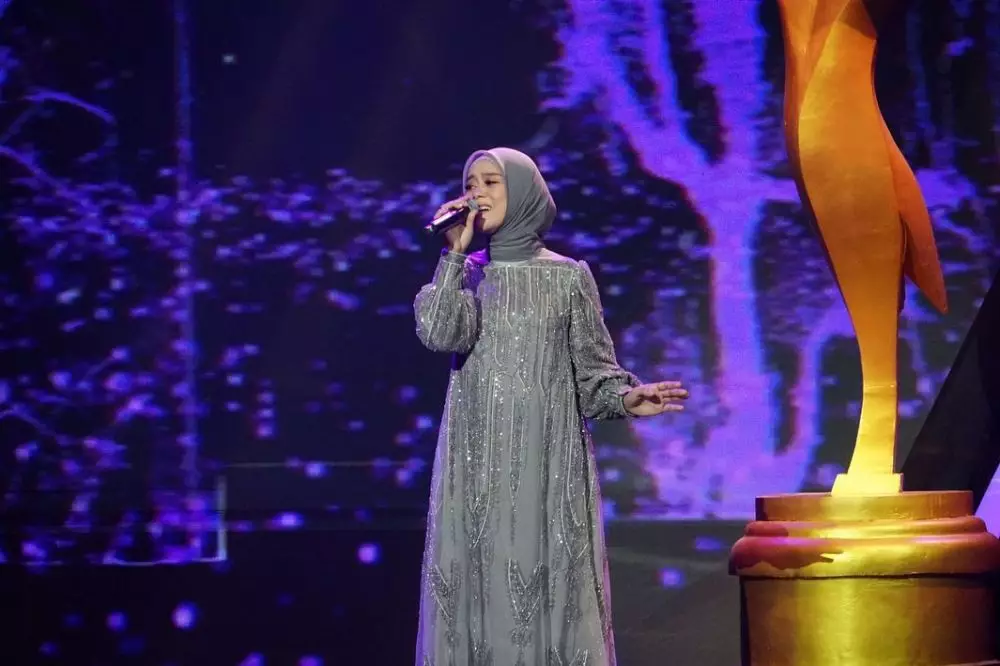 gaya lesty kejora di ami awards © instagram gaya lesty kejora di ami awards © instagram