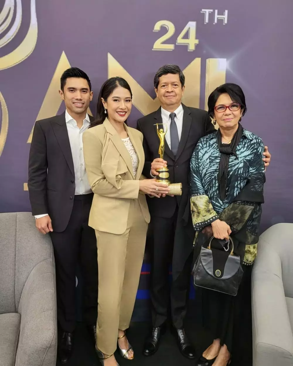 Seleb hadiri AMI Awards bareng pasangan © Instagram