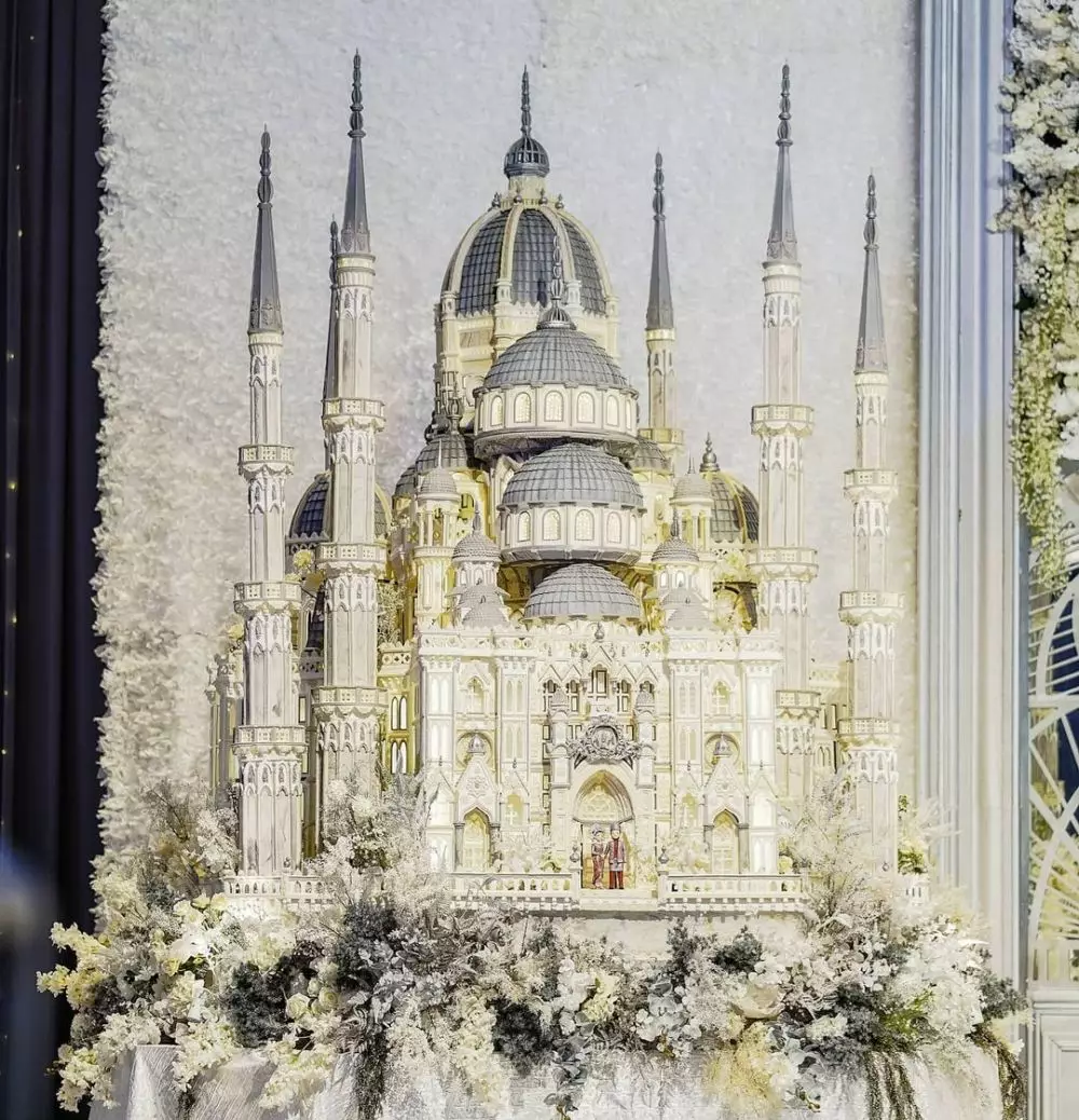 kue pernikahan seleb megah mirip istana © instagram