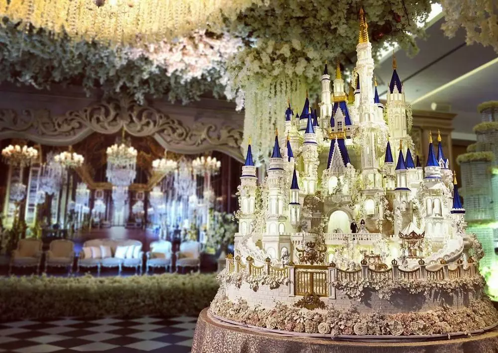 kue pernikahan seleb megah mirip istana © instagram