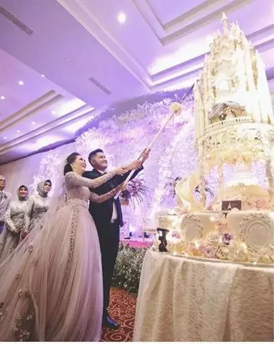 kue pernikahan seleb megah mirip istana © instagram