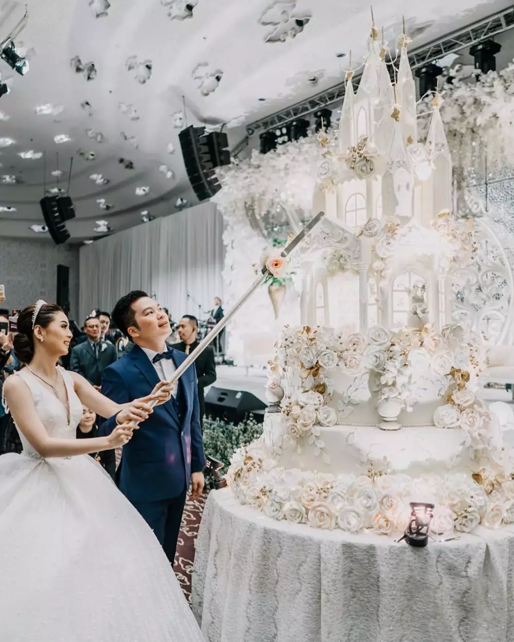 kue pernikahan seleb megah mirip istana © instagram