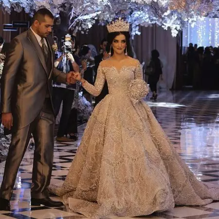 Seleb menikah berkonsep negeri dongeng Berbagai sumber  Seleb menikah berkonsep negeri dongeng Berbagai sumber