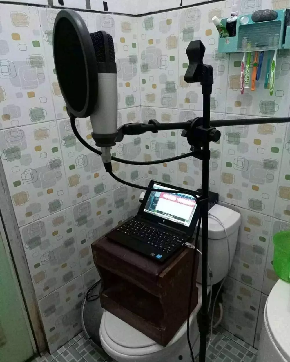 orang pakai komputer tapi caranya nyeleneh © 2021 instagram.com orang pakai komputer tapi caranya nyeleneh © 2021 instagram.com