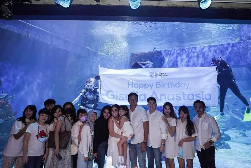 Momen kejutan ulang tahun Gisel ke-31 tahun © Instagram