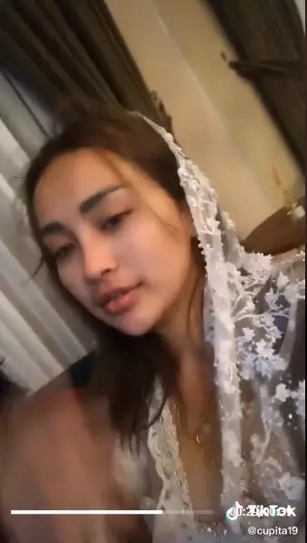 Cupi Cupita fitting baju © 2021 brilio.net