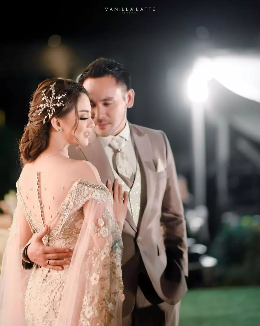 Seleb temukan pasangan lewat media sosial Berbagai sumber  Seleb temukan pasangan lewat media sosial Berbagai sumber