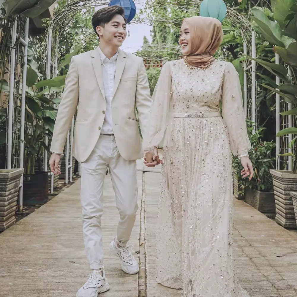 Seleb temukan pasangan lewat media sosial Berbagai sumber  Seleb temukan pasangan lewat media sosial Berbagai sumber