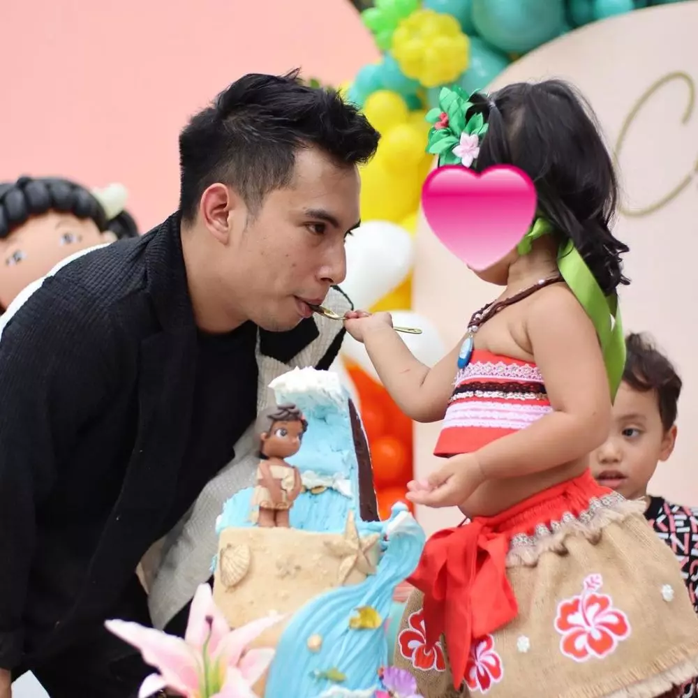 Momen ultah Chava ke-2 Instagram Momen ultah Chava ke-2 Instagram