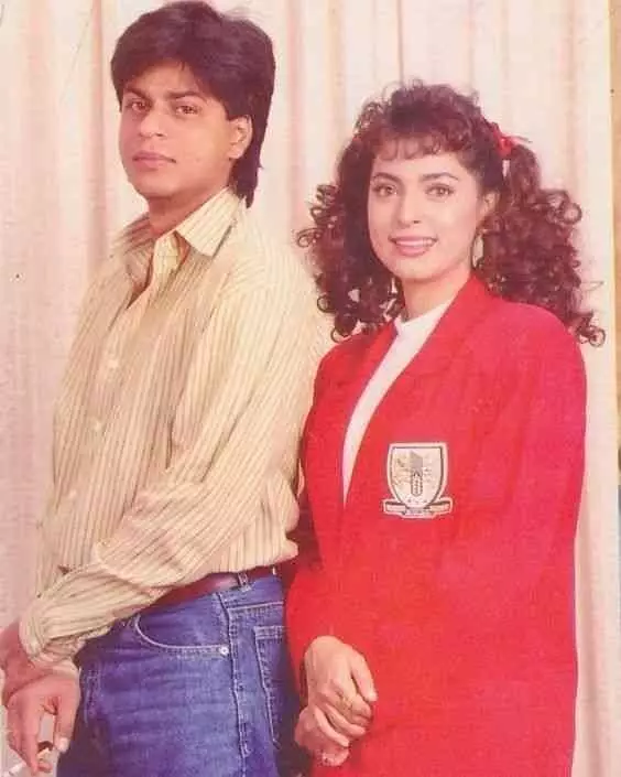 potret Shah Rukh Khan dan Juhi Chawla © berbagai sumber