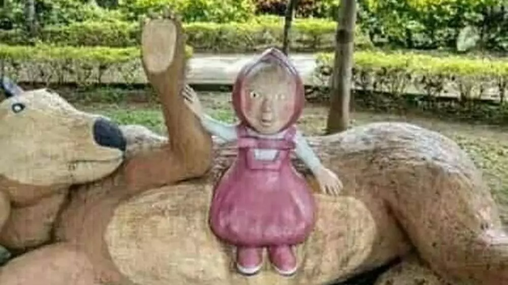 penampakan patung tokoh kartun yang nyeleneh banget © 2021 instagram.com penampakan patung tokoh kartun yang nyeleneh banget © 2021 instagram.com