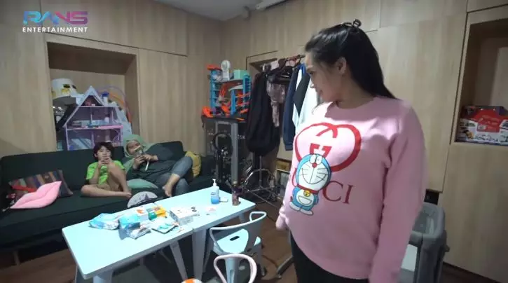 momen nagita siapkan kamar calon bayi © YouTube