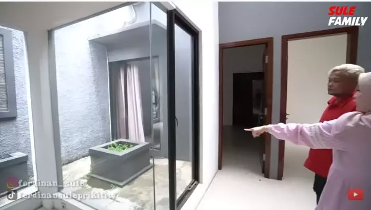 rumah baru nathalie holscher hadiah anniversary © YouTube rumah baru nathalie holscher hadiah anniversary © YouTube