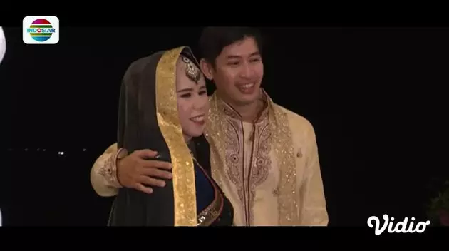 Momen Rohimah mantan istri Kiwil bareng pacar © berbagai sumber Momen Rohimah mantan istri Kiwil bareng pacar © berbagai sumber