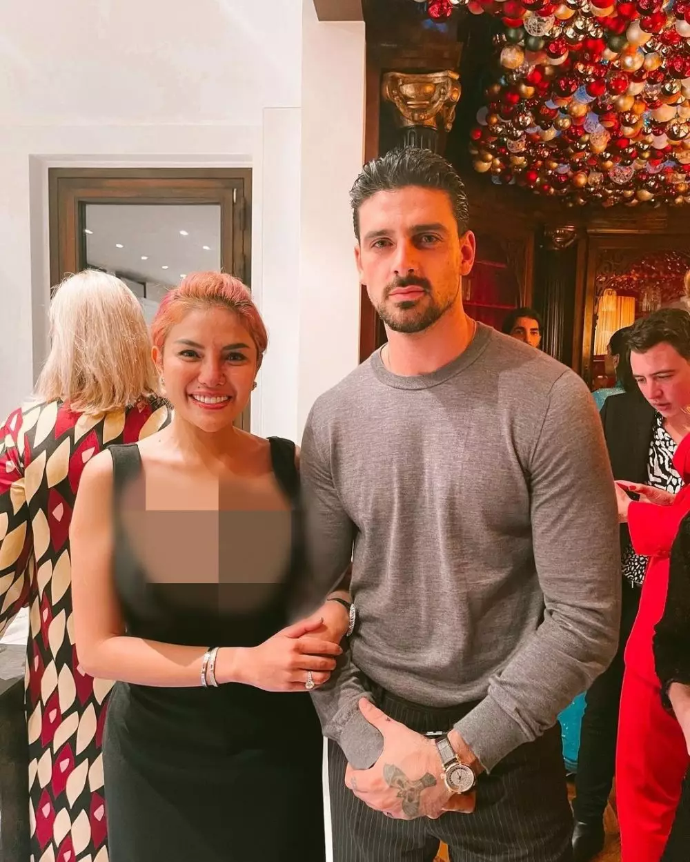 Momen Nikmir ketemu Michele Morrone '365 Days' © 2021 Instagram