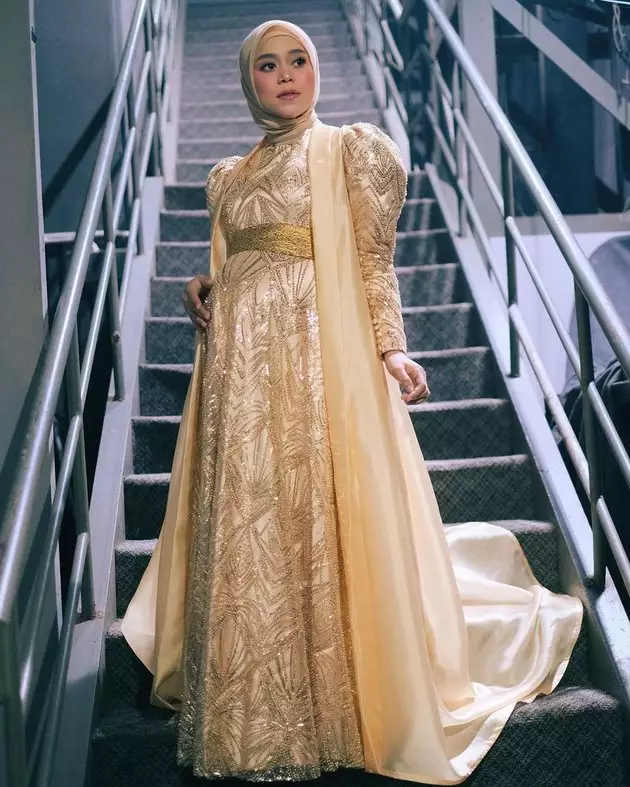 Lesty Kejora di Anugerah Lembaga Sensor Film © berbagai sumber