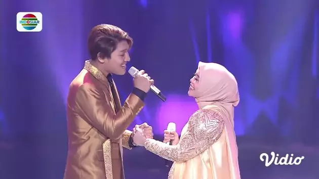 Lesty Kejora di Anugerah Lembaga Sensor Film © berbagai sumber