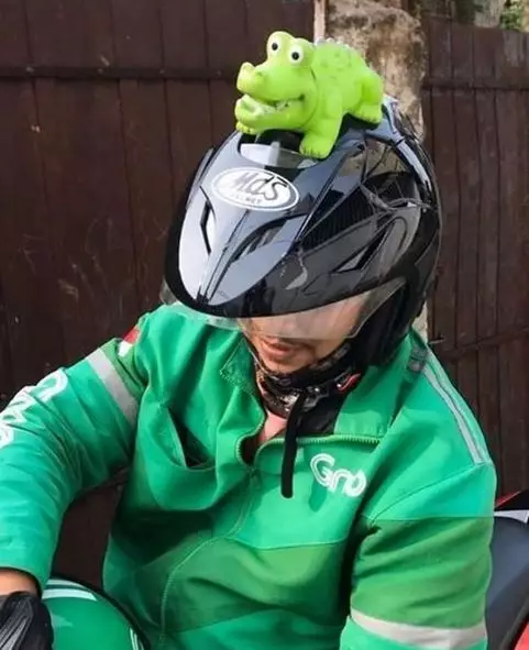 driver ojek online bawa benda nyeleneh banget © 2021 instagram.com