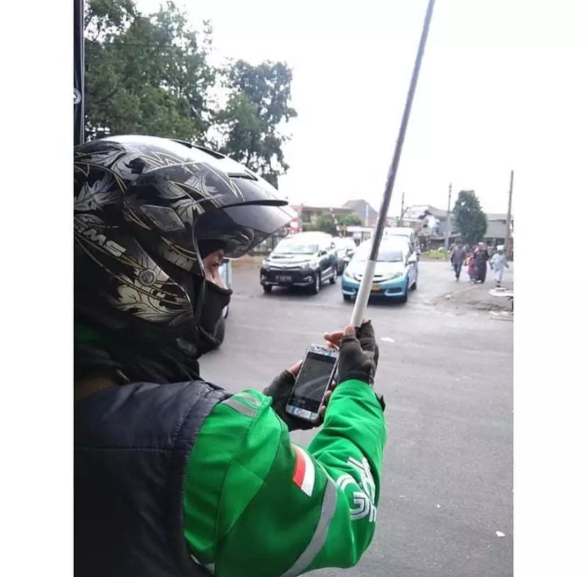 driver ojek online bawa benda nyeleneh banget © 2021 instagram.com