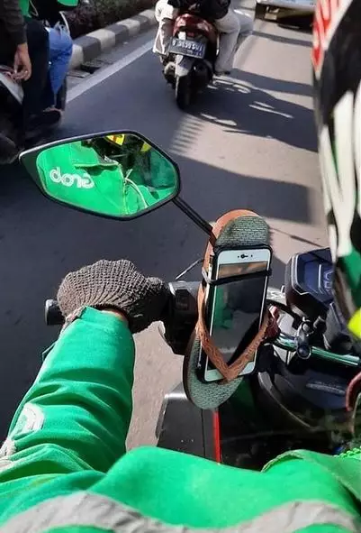 driver ojek online bawa benda nyeleneh banget © 2021 instagram.com