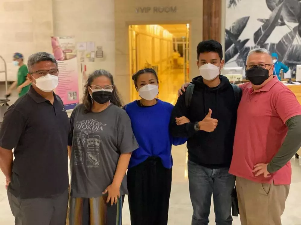 Suami dan ayah Nirina Zubir masuk rumah sakit © Instagram Suami dan ayah Nirina Zubir masuk rumah sakit © Instagram