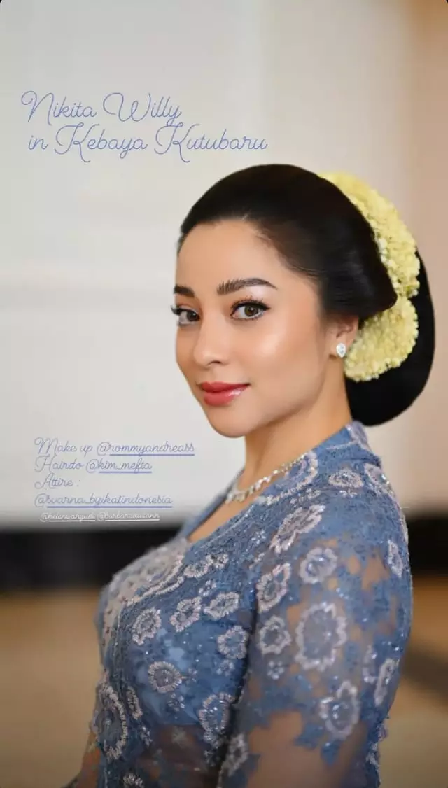 Gaya Nikita Willy di pernikahan adiknya © Instagram Gaya Nikita Willy di pernikahan adiknya © Instagram