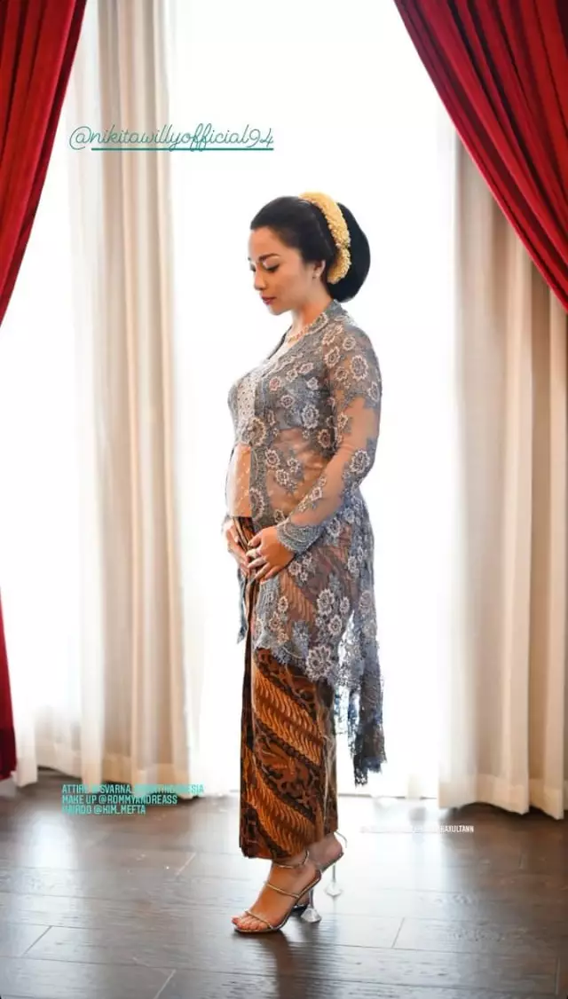 Gaya Nikita Willy di pernikahan adiknya © Instagram Gaya Nikita Willy di pernikahan adiknya © Instagram