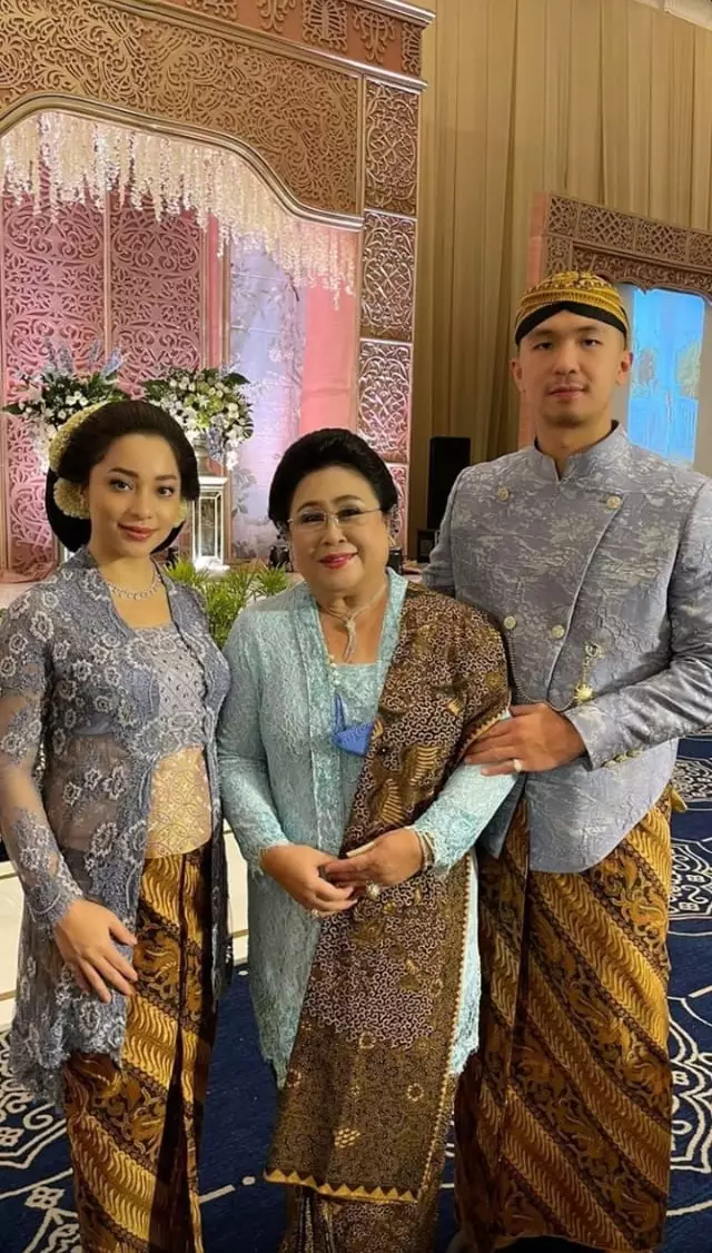 Gaya Nikita Willy di pernikahan adiknya © Instagram Gaya Nikita Willy di pernikahan adiknya © Instagram