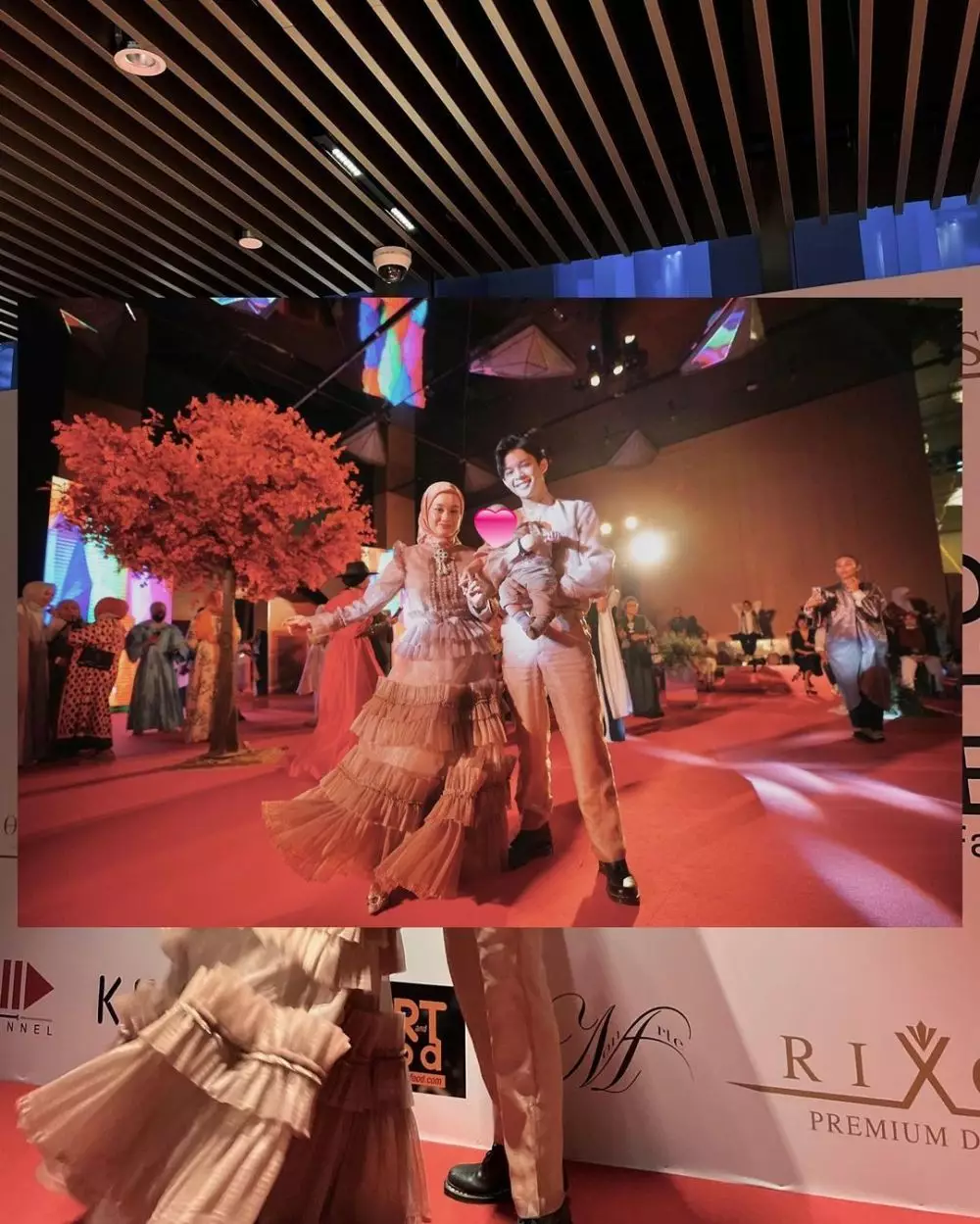 Dinda Hauw fashion show di Dubai © Instagram