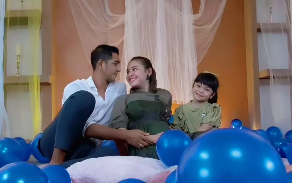 Potret maternity Amanda Manopo & Arya Saloka di sinetron © berbagai sumber Potret maternity Amanda Manopo & Arya Saloka di sinetron © berbagai sumber