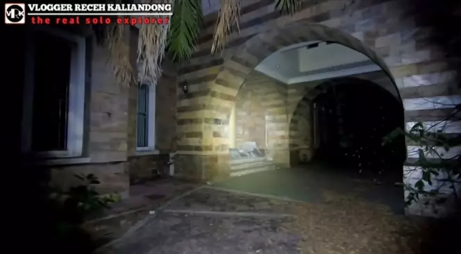 rumah terbengkalai milik pengusaha rokok © 2021 brilio.net