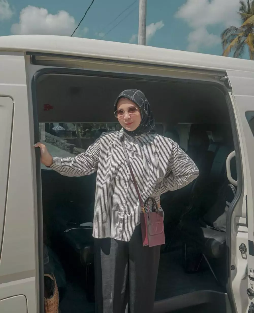 Padu padan outfit Kesha Ratuliu Instagram