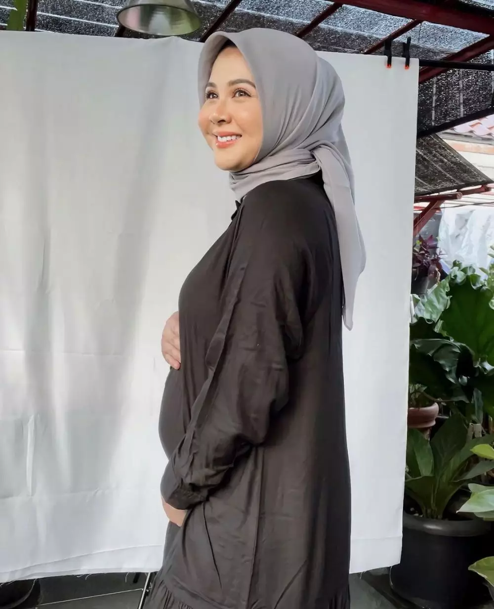 Padu padan outfit Kesha Ratuliu Instagram