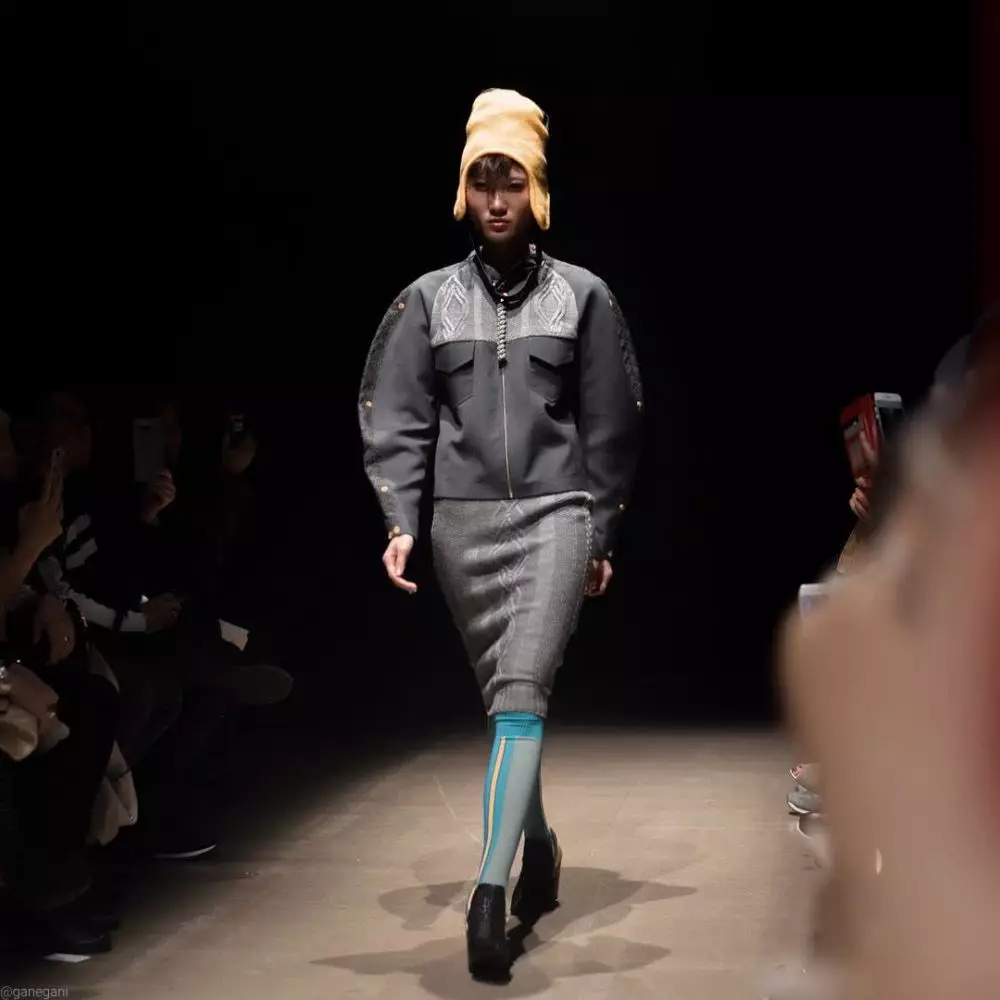 Seleb tampil di fashion show luar negeri Instagram