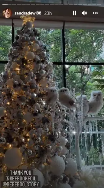 Sandra Dewi dekorasi rumahnya bertema white christmas © Instagram Sandra Dewi dekorasi rumahnya bertema white christmas © Instagram