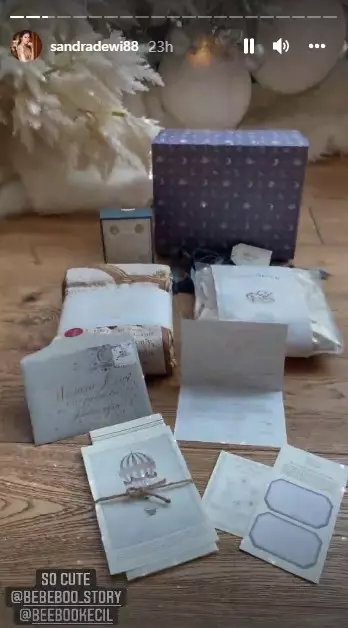 Sandra Dewi dekorasi rumahnya bertema white christmas © Instagram Sandra Dewi dekorasi rumahnya bertema white christmas © Instagram