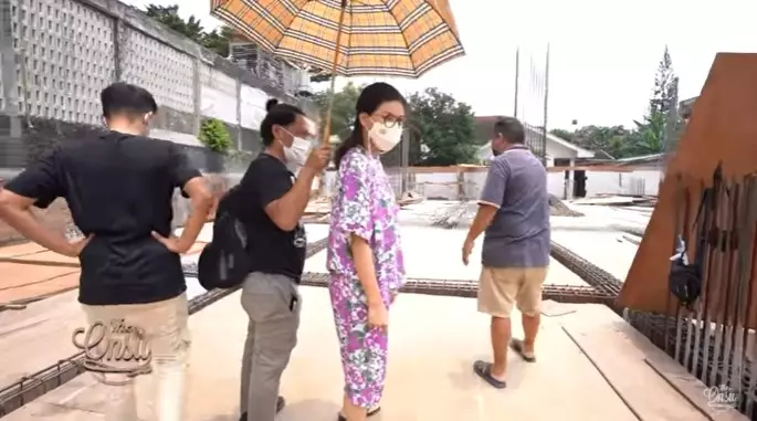 Potret pembangunan rumah baru Sarwendah © YouTube