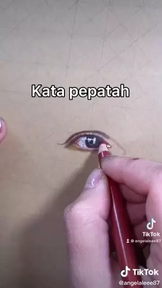 Selebgram asal Semarang ini lukis Ganjar Pranowo © 2021 TikTok Selebgram asal Semarang ini lukis Ganjar Pranowo © 2021 TikTok