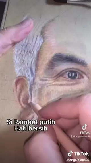 Selebgram asal Semarang ini lukis Ganjar Pranowo © 2021 TikTok Selebgram asal Semarang ini lukis Ganjar Pranowo © 2021 TikTok