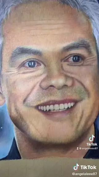 Selebgram asal Semarang ini lukis Ganjar Pranowo © 2021 TikTok Selebgram asal Semarang ini lukis Ganjar Pranowo © 2021 TikTok