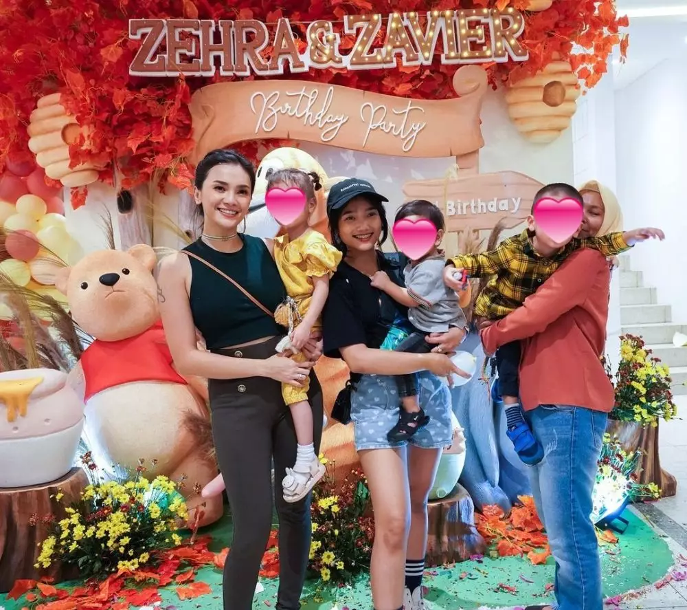 Fuji rela kumpul bareng ibu-ibu demi Gala Instagram