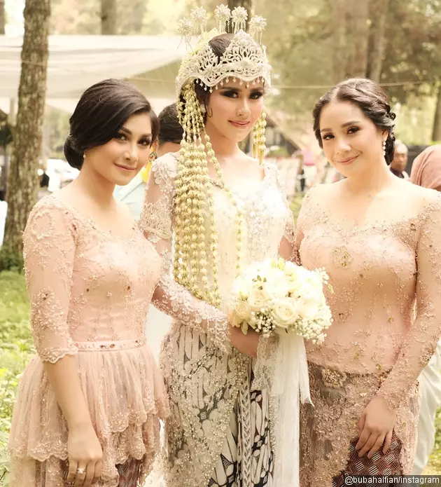 gaya seleb di pernikahan adik © instagram gaya seleb di pernikahan adik © instagram