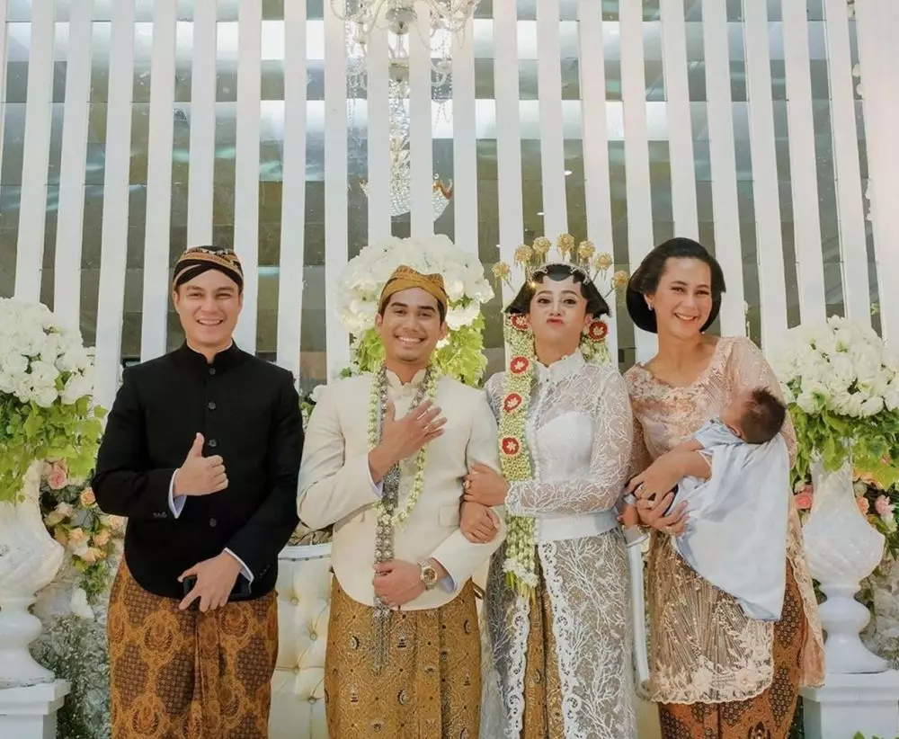 gaya seleb di pernikahan adik © instagram gaya seleb di pernikahan adik © instagram