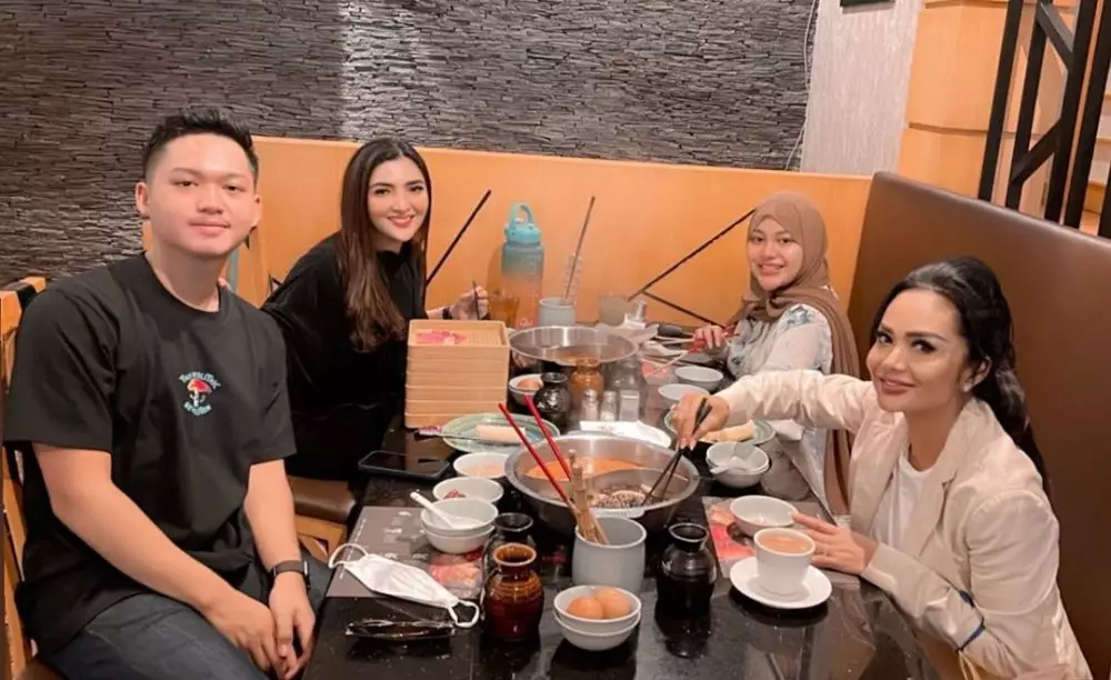 potret kedekatan penyanyi dan anak sambung  © instagram potret kedekatan penyanyi dan anak sambung  © instagram