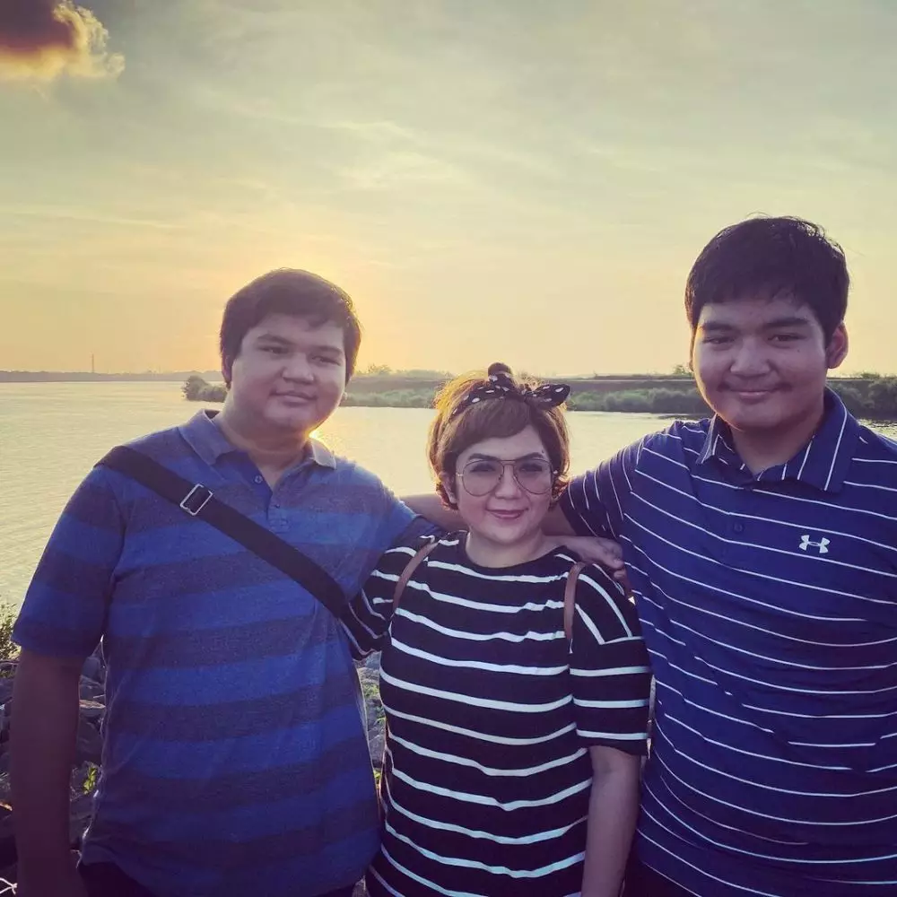 potret kedekatan penyanyi dan anak sambung  © instagram potret kedekatan penyanyi dan anak sambung  © instagram