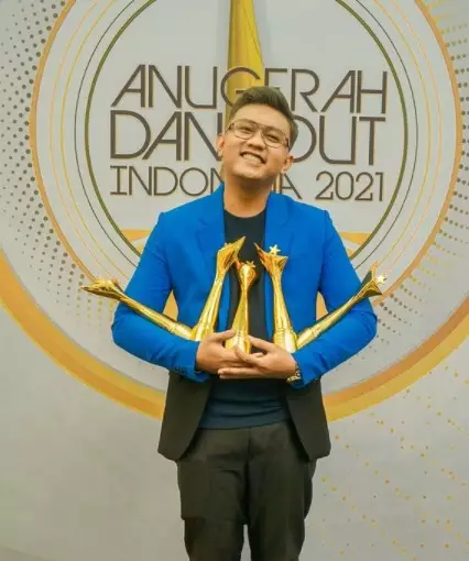 potret Denny Caknan di Anugerah Dangdut Indonesia © berbagai sumber