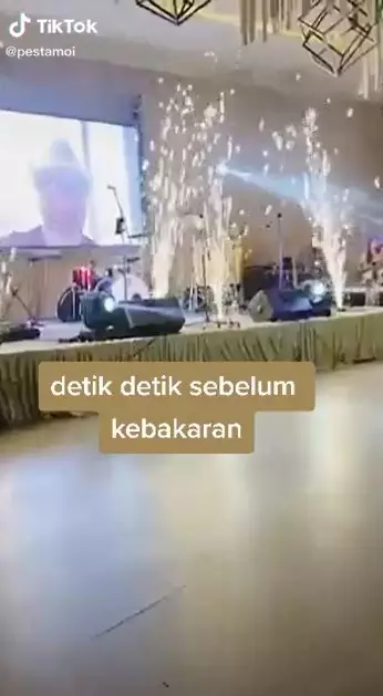 Momen pernikahan dengan kembang api © 2021 TikTok