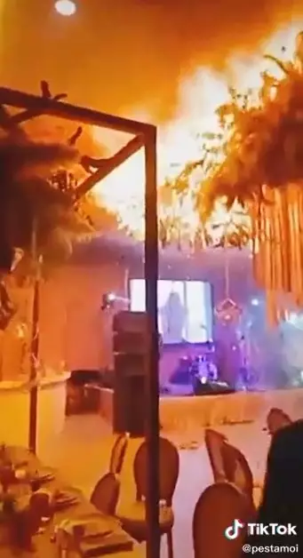 Momen pernikahan dengan kembang api © 2021 TikTok